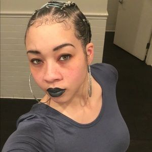 Meet your Posher, Ayanna